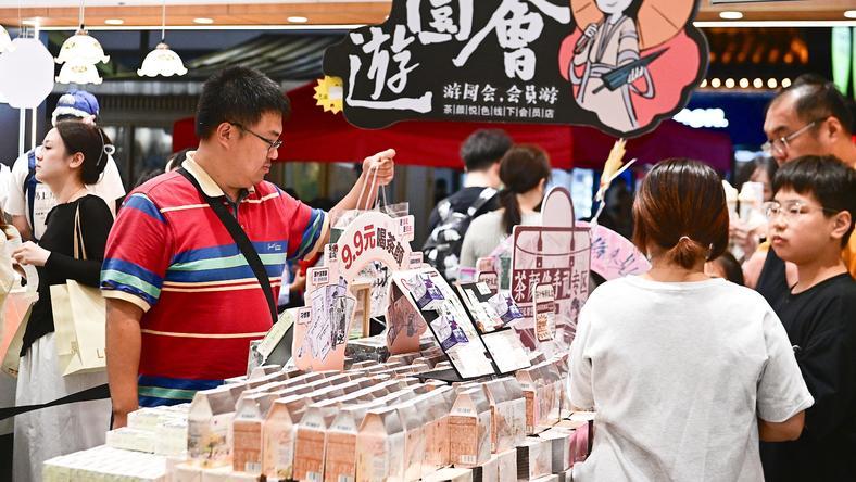 茶颜悦色降维攻击零食店